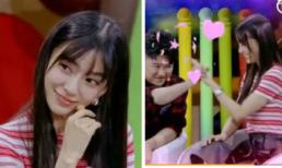 Giữa tin đồn ly hôn Huỳnh Hiểu Minh, Angelababy bình thản đi ghi hình lại còn tình cảm đan tay với người đàn ông này 