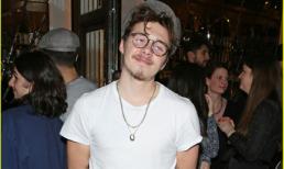 'Cạn lời' với phong cách thời trang 'già hóa' của Brooklyn Beckham chẳng kém Justin Bieber