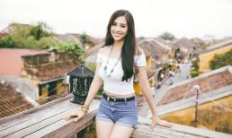 Hoa hậu Tiểu Vy khoe vai trần, eo thon ở Hội An