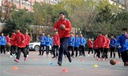 Trung Quốc: Choáng với nữ VĐV mới 11 tuổi đã cao 2m1