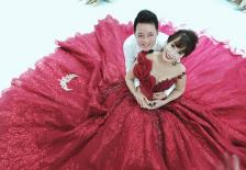 Cô dâu 62 tuổi từng ôm chồng trẻ khóc như mưa 2 ngày và muốn buông tay vì nhận hơn 10 nghìn câu chửi của cư dân mạng