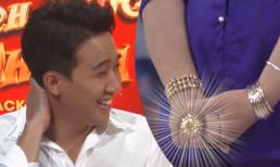 Nữ thí sinh đeo vàng khắp người liên tục 'thả thính' khiến Trấn Thành ngượng ngùng