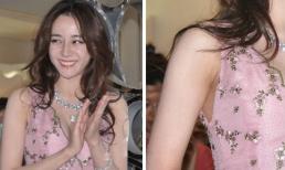 Táo bạo khoe ngực căng đầy nhưng “mỹ nhân Tân Cương” lại lộ những khoảnh khắc kém duyên 