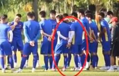 Fan Thái Lan phát cuồng khi thấy Công Phượng 'sàm sỡ' Đức Chinh trên sân tập