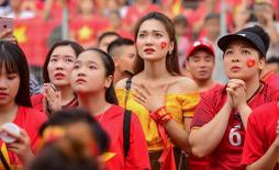 Hot girl Ngọc Nữ hào hứng chúc mừng song tấu Anh Đức - Văn Đức