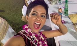 H’Hen Niê hào hứng dạy Hoa hậu Hàn Quốc nói tiếng Việt chúc mừng Công Phượng, Quang Hải