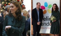 Công nương Kate Middleton chọn đầm xanh chấm bi cực hợp với không khí đón Giáng sinh về