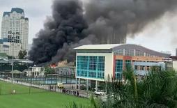 NÓNG: Cháy lớn gần trụ sở Liên đoàn bóng đá Việt Nam