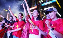 100 nghệ sĩ hát ở phố đi bộ Nguyễn Huệ cổ vũ đội tuyển Việt Nam