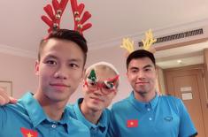 Các tuyển thủ Việt Nam nhí nhảnh chúc mừng Giáng sinh