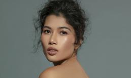 Trang Lạ diện áo cắt khoét táo bạo 'thả rông' vòng một