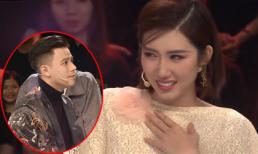 Thúy Ngân thẹn thùng khi được trai đẹp quỳ gối khen ngợi nhan sắc