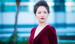 'Gái 2 con' Đan Lê khoác áo nhung, tóc cài xỏa đẹp bất chấp thời gian