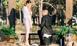 Hoa hậu hoàn vũ 2017 được cầu thủ bóng bầu dục Mỹ cầu hôn, trở thành 'vợ người ta' ngay khi vừa hết nhiệm kỳ