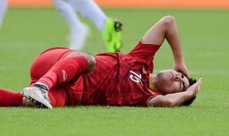 Tiền vệ Đức Huy mất trí nhớ tạm thời sau pha va chạm kinh hoàng với cầu thủ Iran