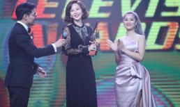 Hoàng Yến Chibi trao cup cho 'Nữ hoàng quảng cáo' Kim Nam Joo ở Malaysia