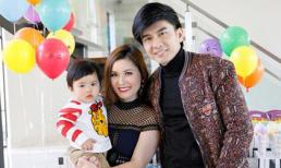 Gần 2 tuổi, con trai Thiên Từ đã biết kiếm tiền cho bố mẹ