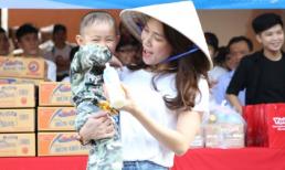 Mỹ Tâm mớm sữa và ru em bé ngủ bằng hit mới triệu view