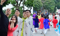 Đình Trọng, Văn Quyết bất ngờ xuất hiện điển trai như 'soái ca', gây 'náo loạn' trên tuyến phố đi bộ