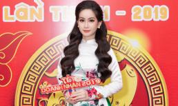 Á Hậu – Doanh Nhân Huyền Cò hóa 'Nàng Xuân' tham dự chương trình 'Ngày hội tết doanh nhân 2019'