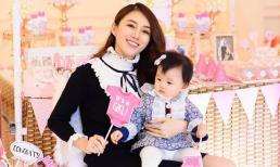 Lê Hà tổ chức tiệc thôi nôi hồng toàn tập cho con gái