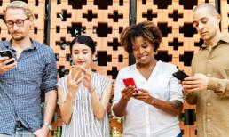 3 mẹo nhỏ chuyên gia tiết lộ nên áp dụng để đỡ hại mắt do nhìn điện thoại suốt ngày