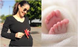 Thân Thúy Hà sinh con lần 2, khoe đôi bàn chân em bé