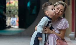 Thảo Trang cùng con trai vãn cảnh chùa ngày đầu năm