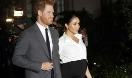 Hoàng tử Harry nói 1 câu gián tiếp giúp vợ bầu Meghan Markle đáp trả tin đồn mang thai giả 
