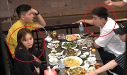 Bị đồn là một cặp nhưng Chi Dân và Lan Ngọc lại giữ khoảng cách khi đi ăn cùng bạn