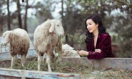 Hoa hậu Đền Hùng Giáng My bình yên vui đùa cùng đàn cừu