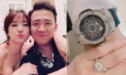 Sau khi 'vặt' của Trấn Thành 230 triệu đồng, Hari Won tặng lại chồng quà kỷ niệm cưới hơn nửa tỷ