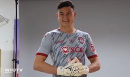 Đặng Văn Lâm tươi cười rạng rỡ sau khi khóc nức nở trong trận ra mắt Muangthong United
