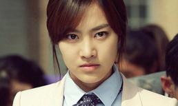 Chồng đi về đúng giờ, trưa đón vợ đi ăn, tối ở nhà, cuối tuần quây quần bên gia đình và bỗng nhiên vợ phát hiện chồng ngoại tình đã lâu