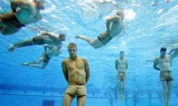 Đặc nhiệm Hải quân Mỹ trổ tài thoát hiểm khi bị trói tay chân ném xuống nước 