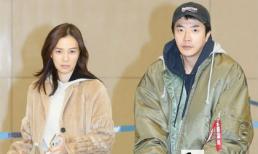 Vợ chồng tài tử “Nấc thang lên thiên đường” tỏ rõ vẻ khó chịu khi bị chụp ảnh mặt mộc ở sân bay 