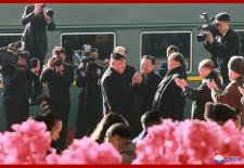 Thượng đỉnh Mỹ-Triều: Bình Nhưỡng ngợp trời người và hoa tiễn ông Kim Jong-un lên đường sang Việt Nam