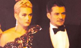 Lần đầu lộ diện sau khi đính hôn: Katy Perry đeo nhẫn hơn 100 tỷ sánh đôi bên Orlando Bloom 