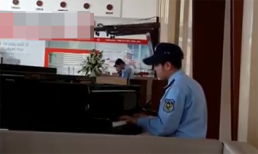 Khoảnh khắc chàng bảo vệ phiêu bên chiếc piano khiến chúng ta nhận ra nhiều điều