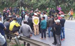 Gây tai nạn chết người, tài xế bị 'cả bản' kéo ra đòi bồi thường 400 triệu đồng