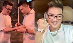 Nhà không thiếu kim cương, Mr Đàm lại khoe được tặng lắc vàng 'khủng' gắn logo tên mình