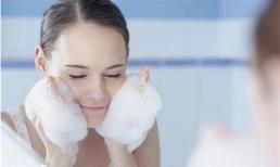 Sai lầm khi rửa mặt có thể dẫn tới hói đầu, chị em mắc lỗi này nhiều nhất