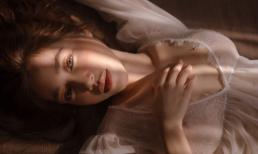 Elly Trần khoe vóc dáng nóng bỏng trong trang phục đồ ngủ