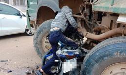 Điều khiển xe Exciter tốc độ cao, thanh niên tử vong trên bánh xe tải 