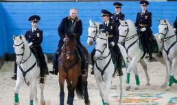Tổng thống Putin cưỡi ngựa cùng các “bông hồng thép” nước Nga nhân dịp 8/3