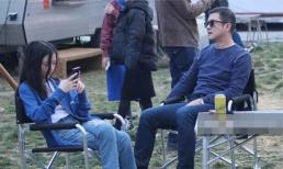 Đi du lịch cùng bố, con gái Lý Á Bằng thể hiện khí chất người mẫu ở tuổi 12