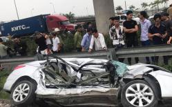 Tàu hoả tông ô tô đang đi đám cưới về, 5 người thương vong