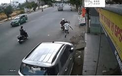 Đuổi kẻ trộm chim không thành, người đàn ông quay về thấy mất luôn con ở lồng bên cạnh