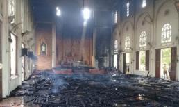 Cháy lớn nhà thờ ở Hà Tĩnh, thiêu rụi nhiều tài sản bên trong