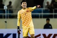 Pha xử lý bất cẩn của thủ môn Bùi Tiến Dũng trước U23 Indonesia